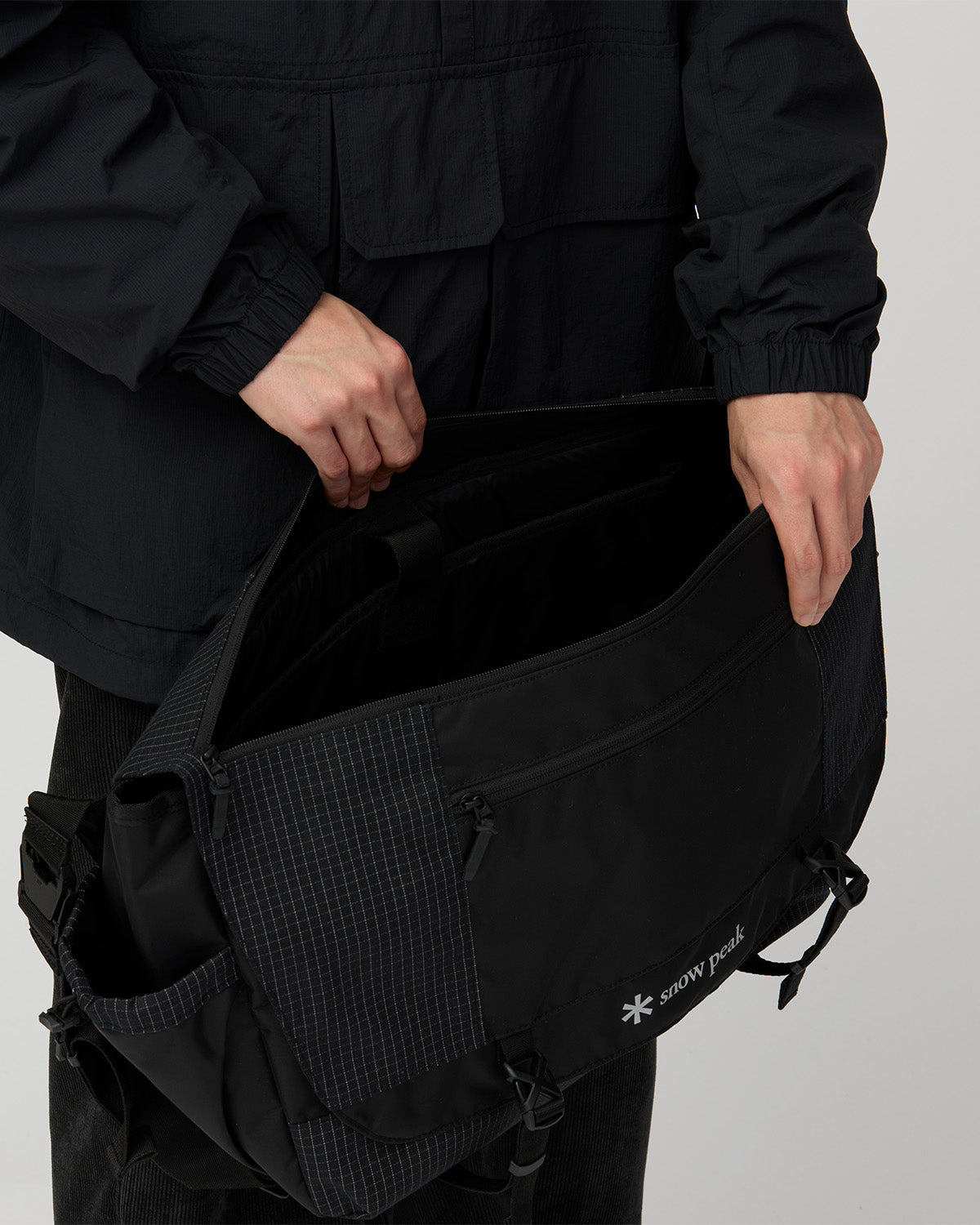 Grid Messenger Bag