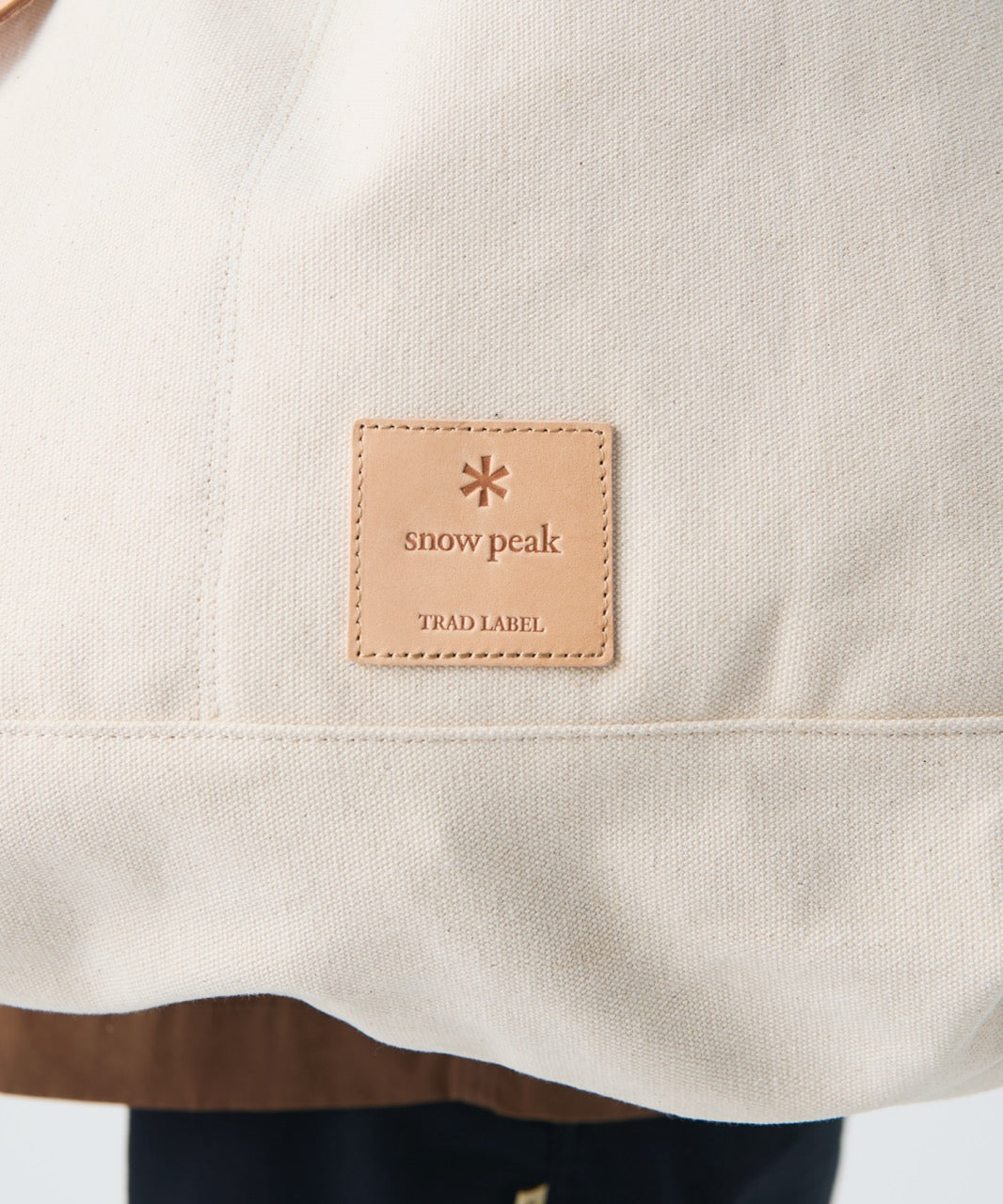 Field Middle Handbag