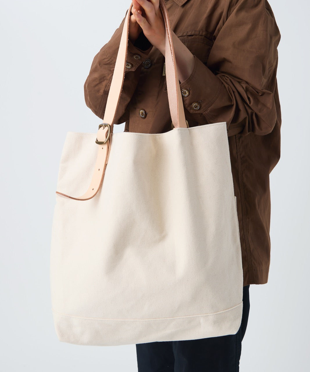 Field Middle Handbag