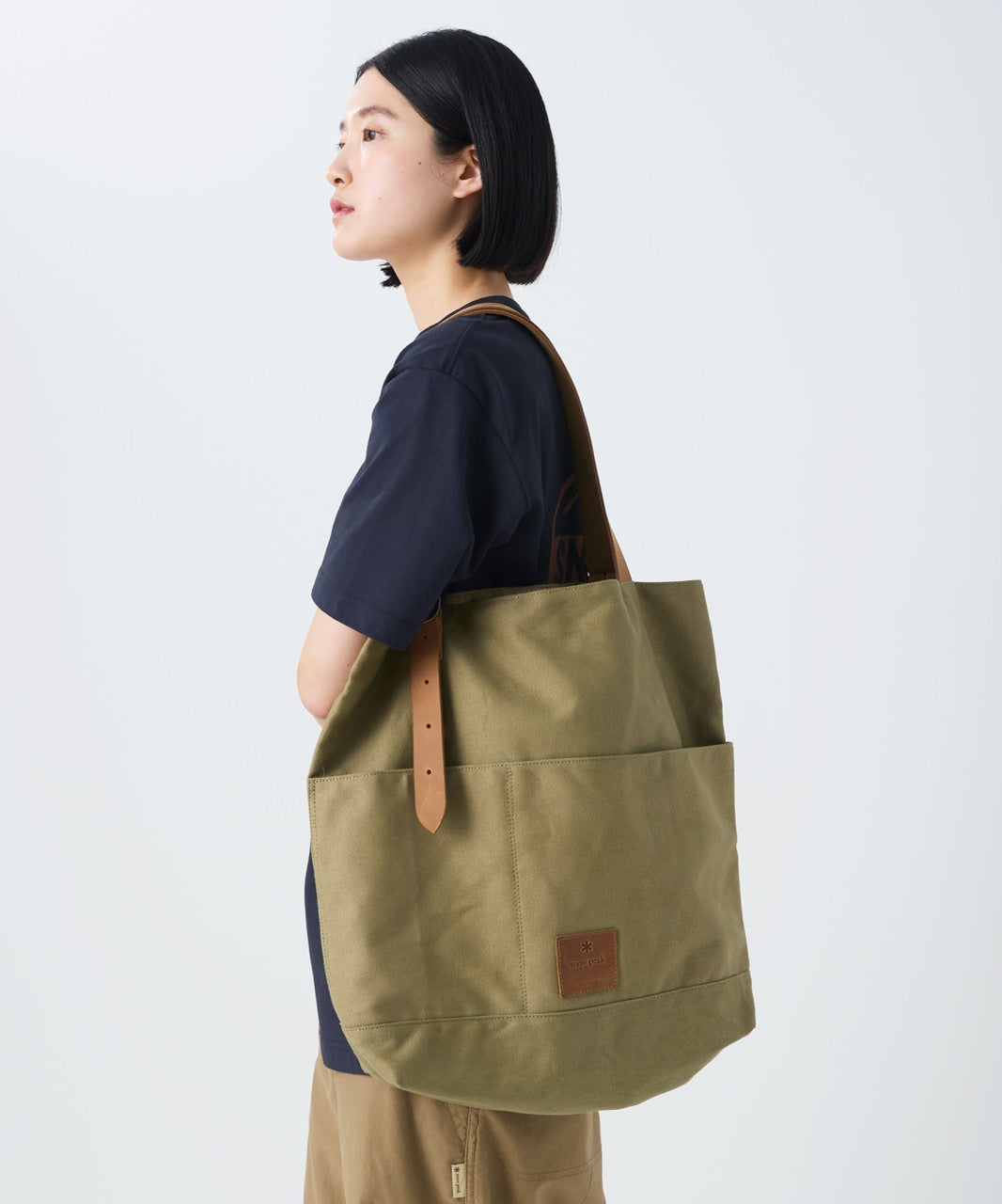 Field Middle Handbag