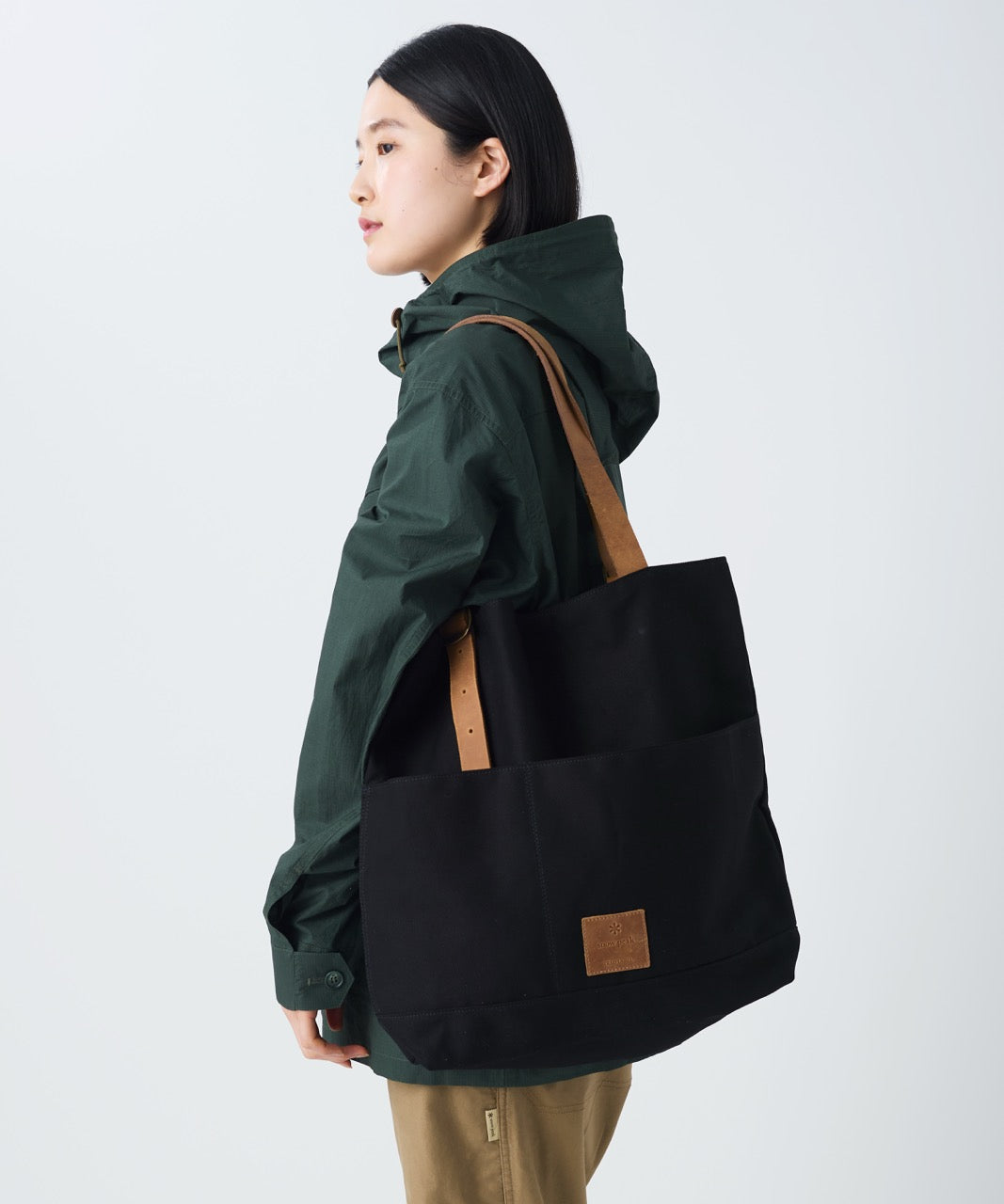 Field Middle Handbag