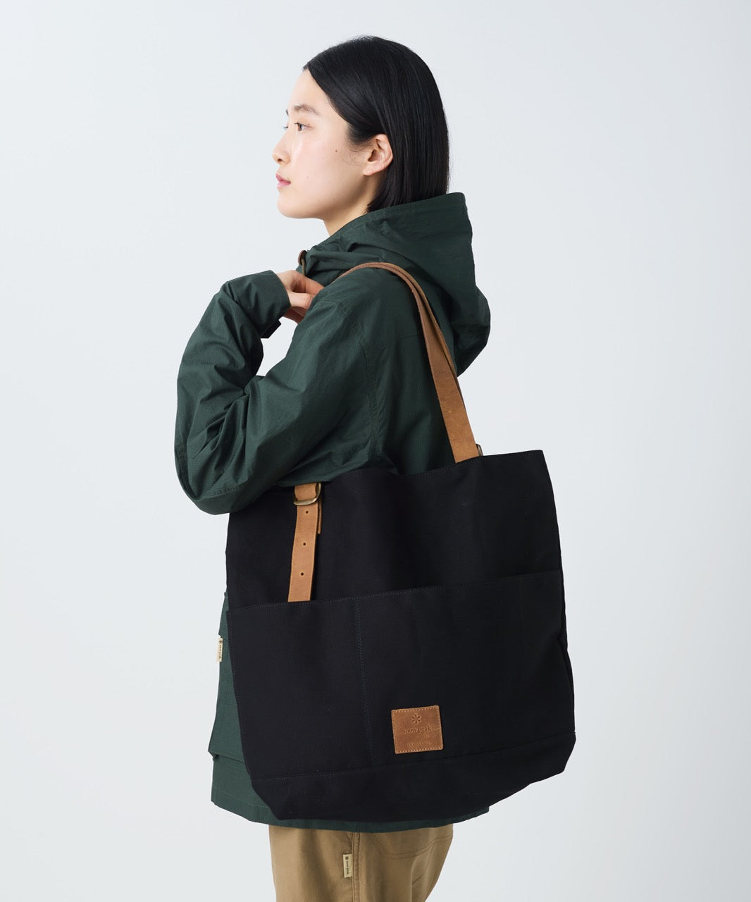 Field Middle Handbag