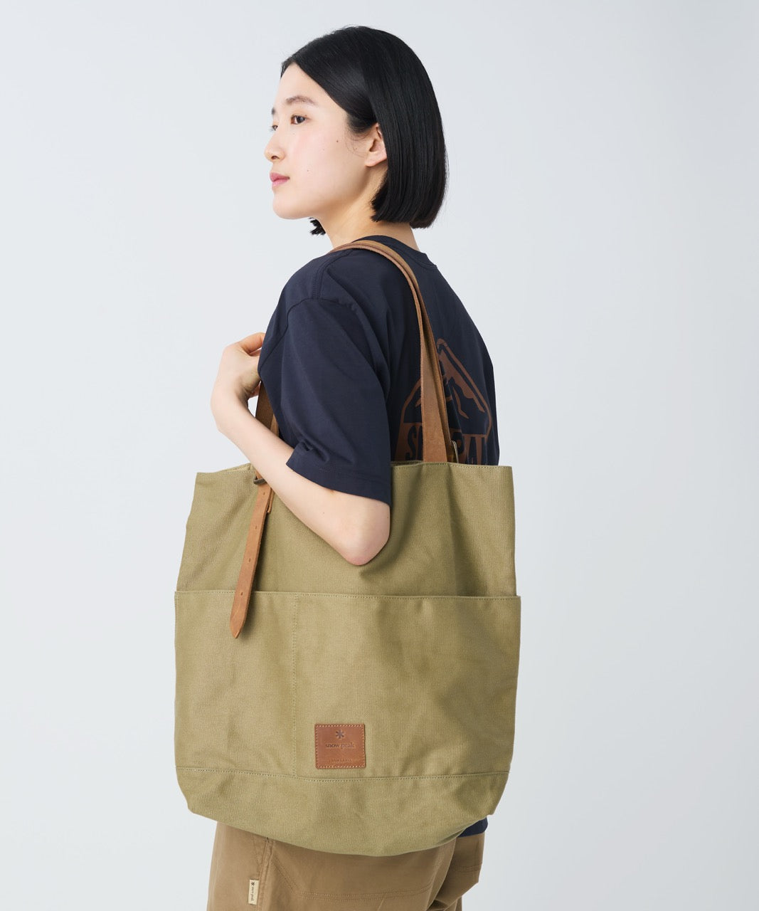 Field Middle Handbag