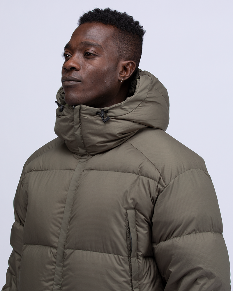 Men's 100% Recycled Puffer Jacket in Dark Grey