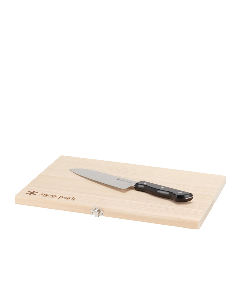 The Sliced Portable Cutting Board Set Has a Built-in Knife Holder